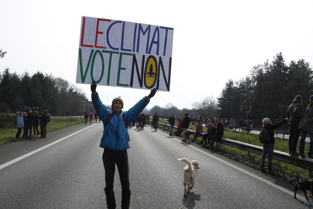 Les opposants à l’aéroport sur la 4 voies Les opposants à l’aéroport sur la 4 voies