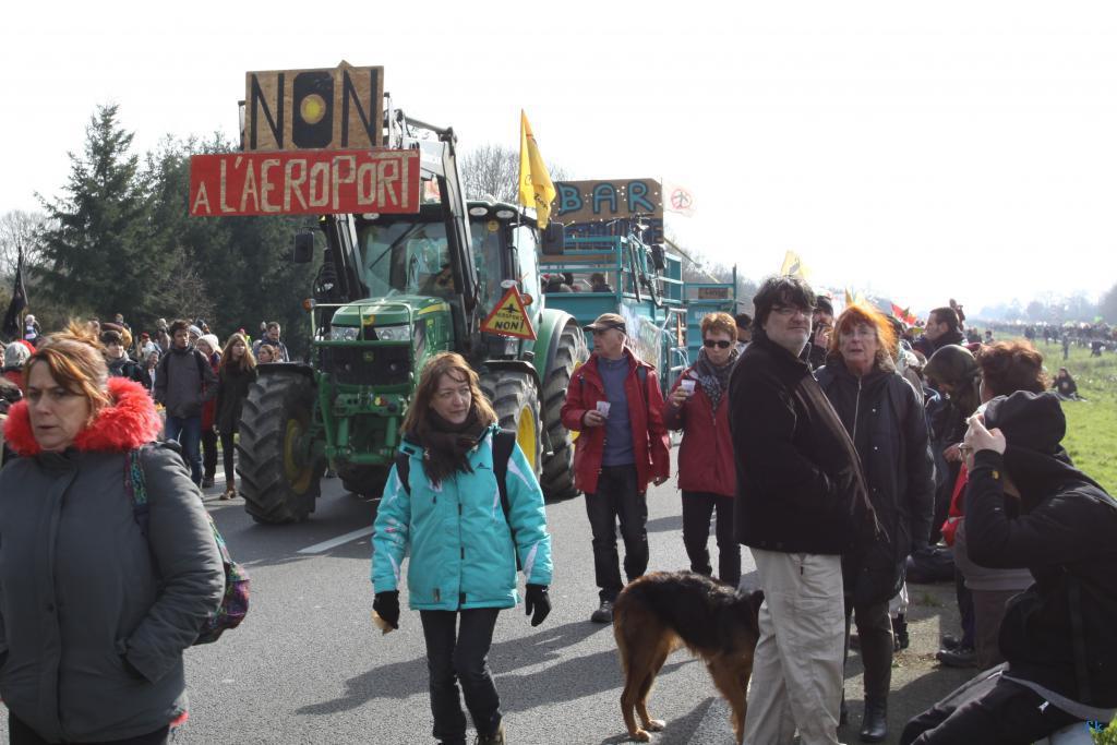 Les opposants à l’aéroport sur la 4 voies Les opposants à l’aéroport sur la 4 voies