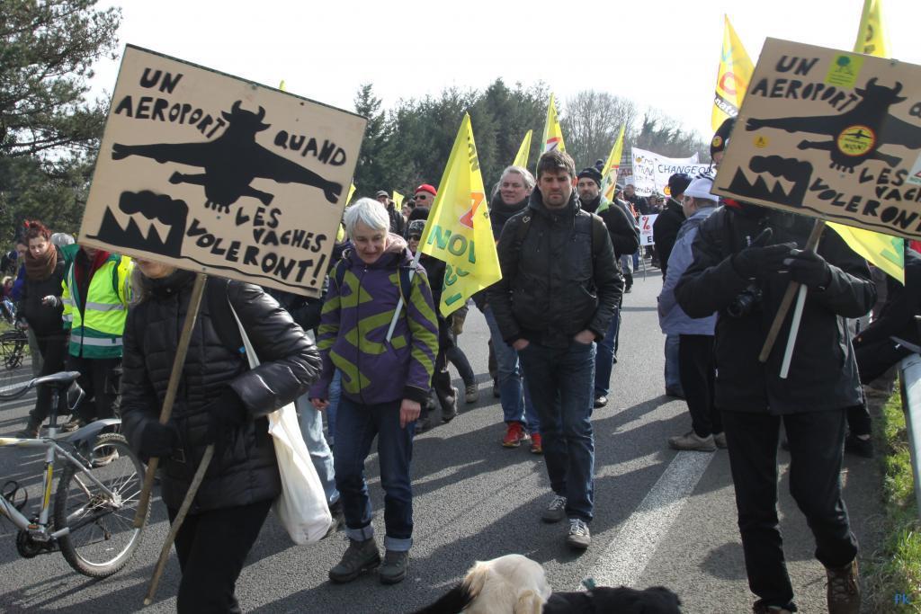 Les opposants à l’aéroport sur la 4 voies Les opposants à l’aéroport sur la 4 voies