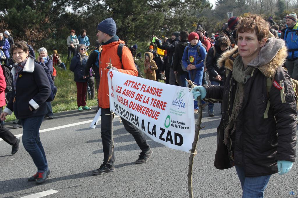 Les opposants à l’aéroport sur la 4 voies Les opposants à l’aéroport sur la 4 voies