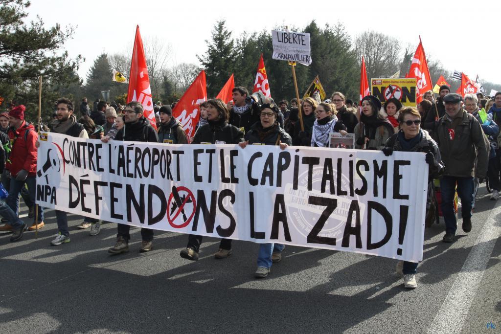 Les opposants à l’aéroport sur la 4 voies Les opposants à l’aéroport sur la 4 voies