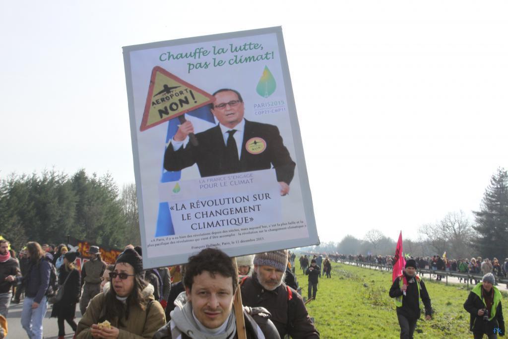 Les opposants à l’aéroport sur la 4 voies Les opposants à l’aéroport sur la 4 voies