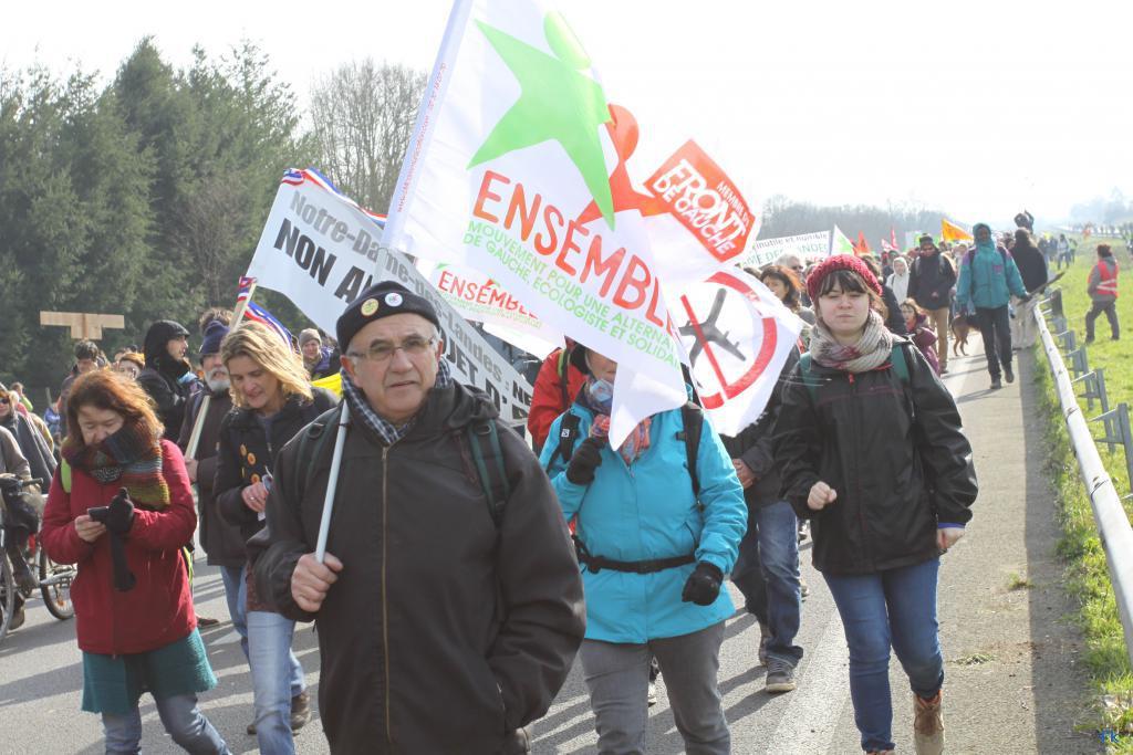 Les opposants à l’aéroport sur la 4 voies Les opposants à l’aéroport sur la 4 voies