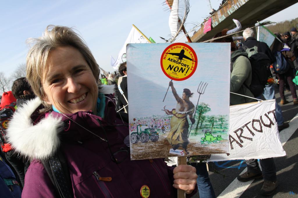 Les opposants à l’aéroport sur la 4 voies Les opposants à l’aéroport sur la 4 voies