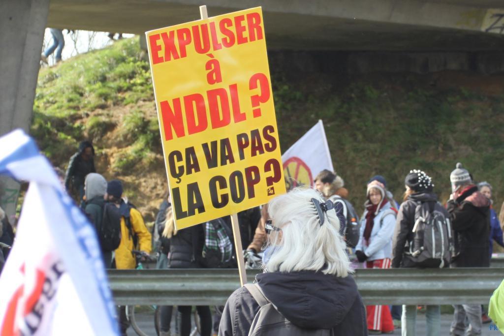 Les opposants à l’aéroport sur la 4 voies Les opposants à l’aéroport sur la 4 voies