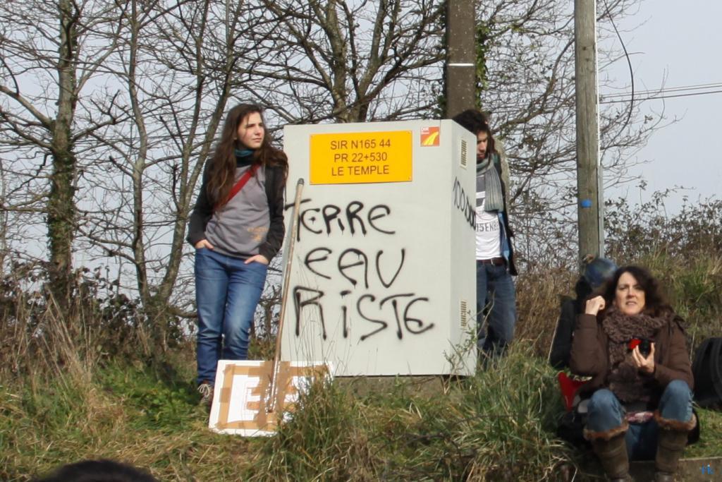 Les opposants à l’aéroport sur la 4 voies Les opposants à l’aéroport sur la 4 voies