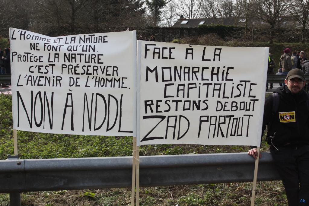 Les opposants à l’aéroport sur la 4 voies Les opposants à l’aéroport sur la 4 voies