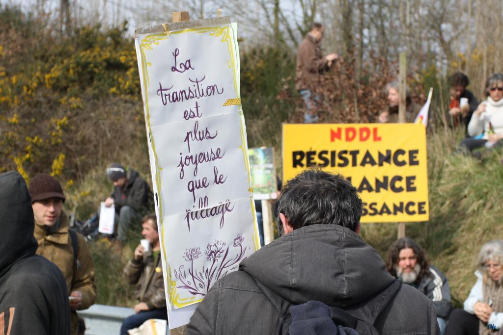 Les opposants à l’aéroport sur la 4 voies Les opposants à l’aéroport sur la 4 voies