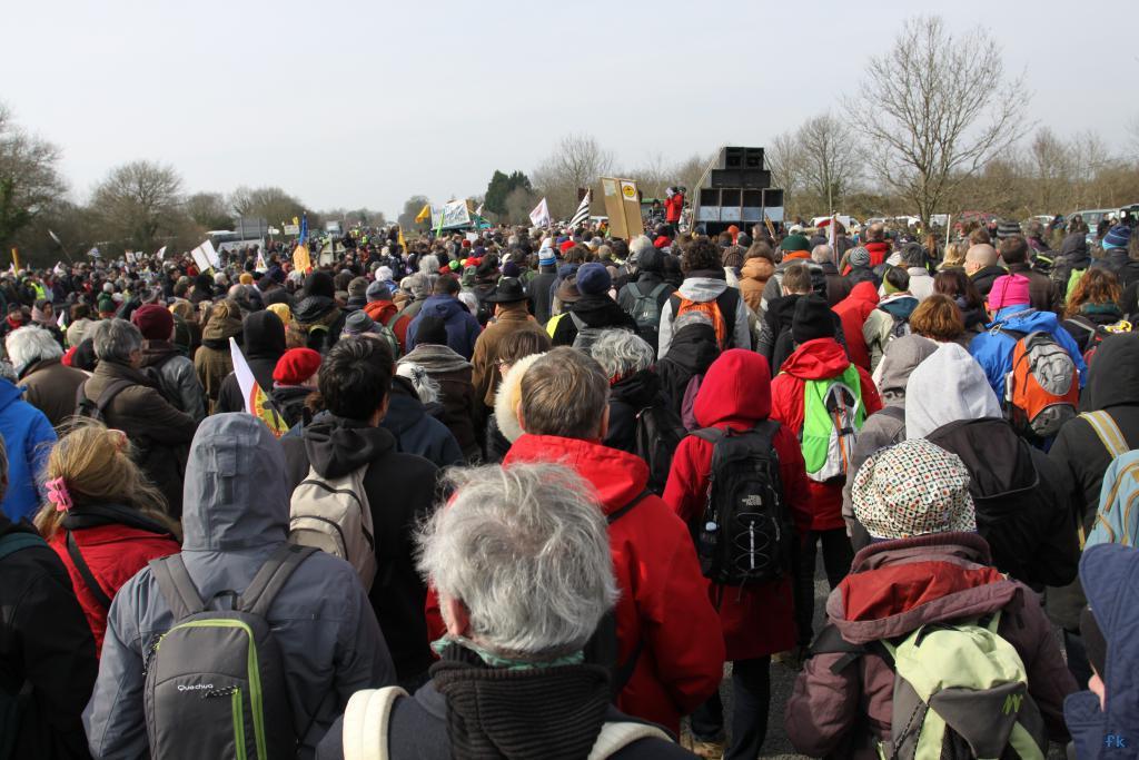 Les opposants à l’aéroport sur la 4 voies Les opposants à l’aéroport sur la 4 voies