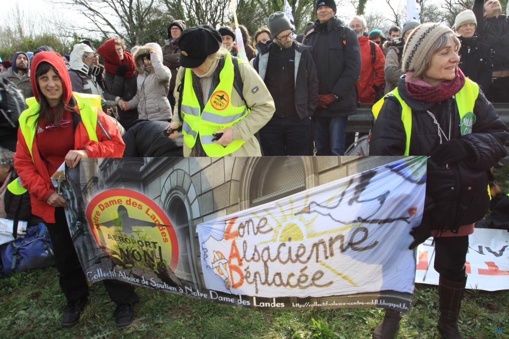 Les opposants à l’aéroport sur la 4 voies Les opposants à l’aéroport sur la 4 voies
