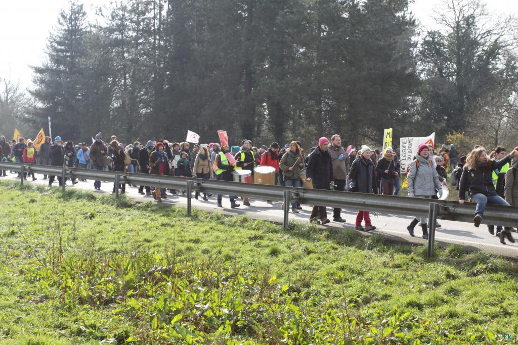 Les opposants à l’aéroport sur la 4 voies Les opposants à l’aéroport sur la 4 voies